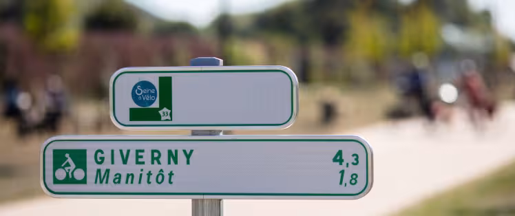 Panneau de signalisation vélo La Seine à Vélo à Giverny